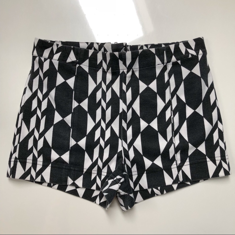 F21 black & white geometric pattern knit shorts